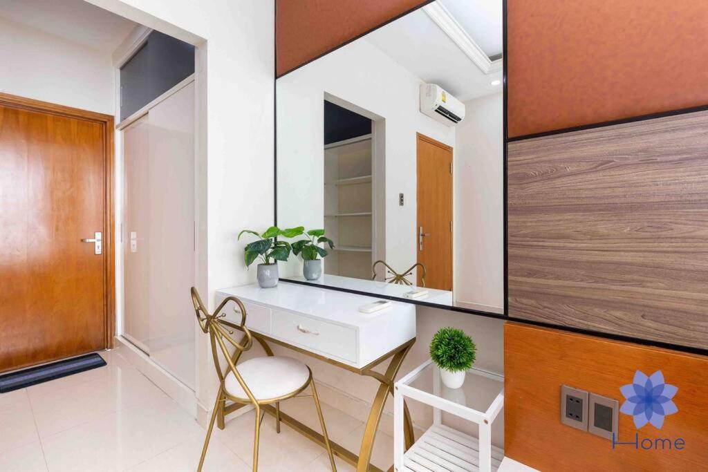 Căn hộ For Rent Near Airport. W/free Gym & Pool
