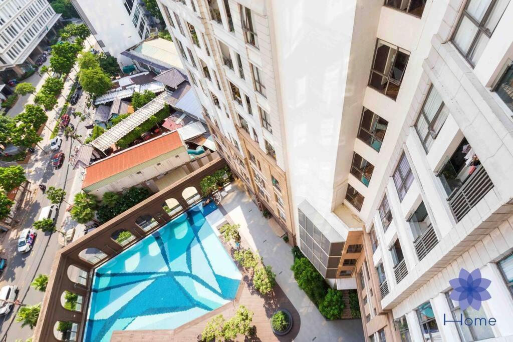 Căn hộ For Rent Near Airport. W/free Gym & Pool TP. Hồ Chí Minh