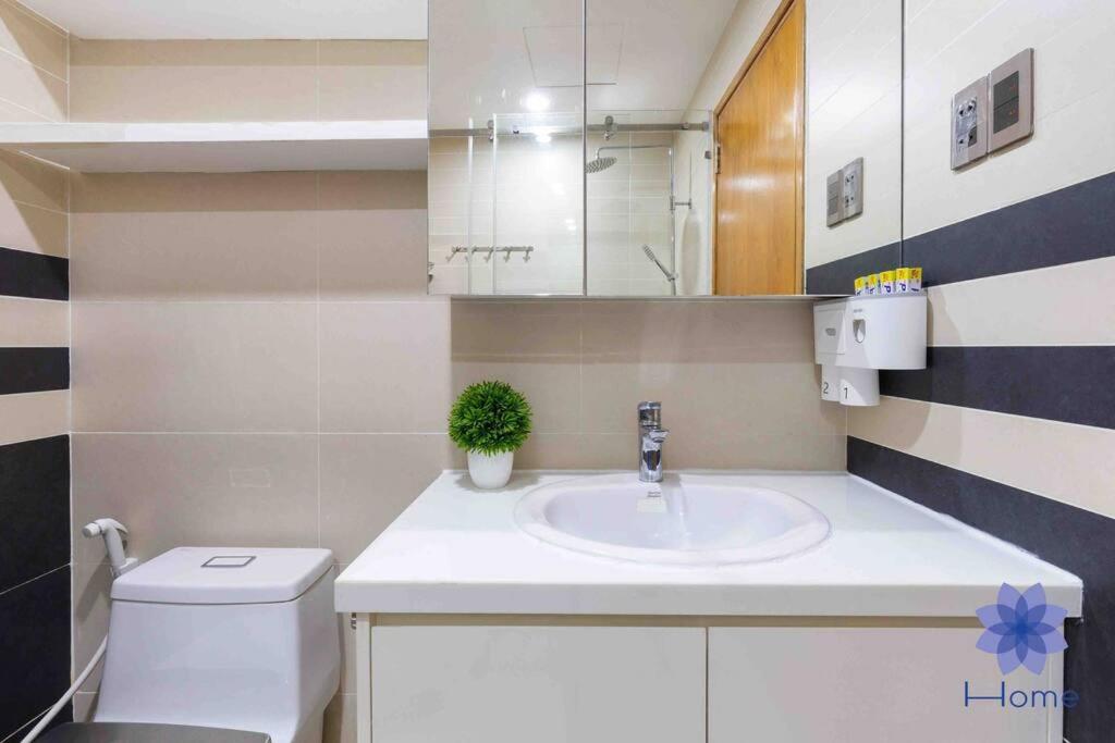 For Rent Near Airport. W/free Gym & Pool *