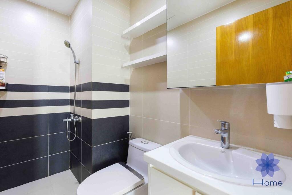 For Rent Near Airport. W/free Gym & Pool Căn hộ