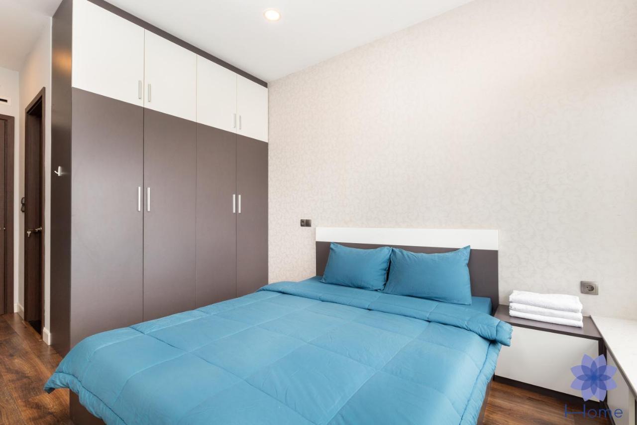 For Rent Near Airport. W/free Gym & Pool Căn hộ TP. Hồ Chí Minh